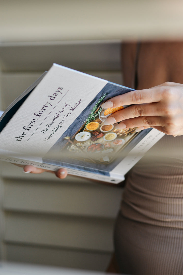 The First Forty Days: The Essential Art of Nourishing the New Mother